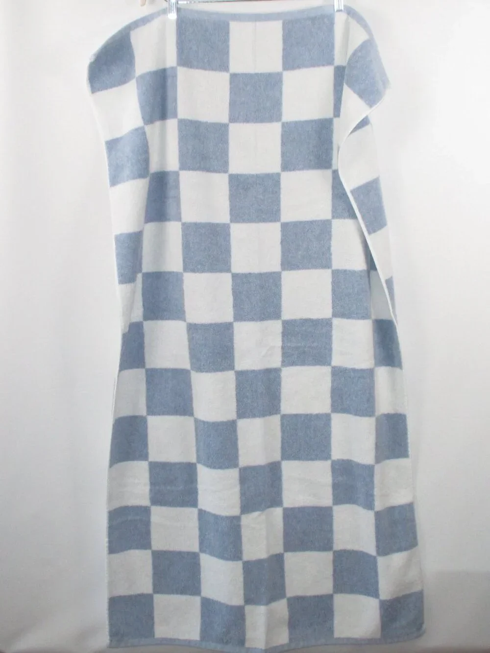 BUNDLE OF 3 DKNY BLUE &  WHITE CHECK BATH TOWELS
